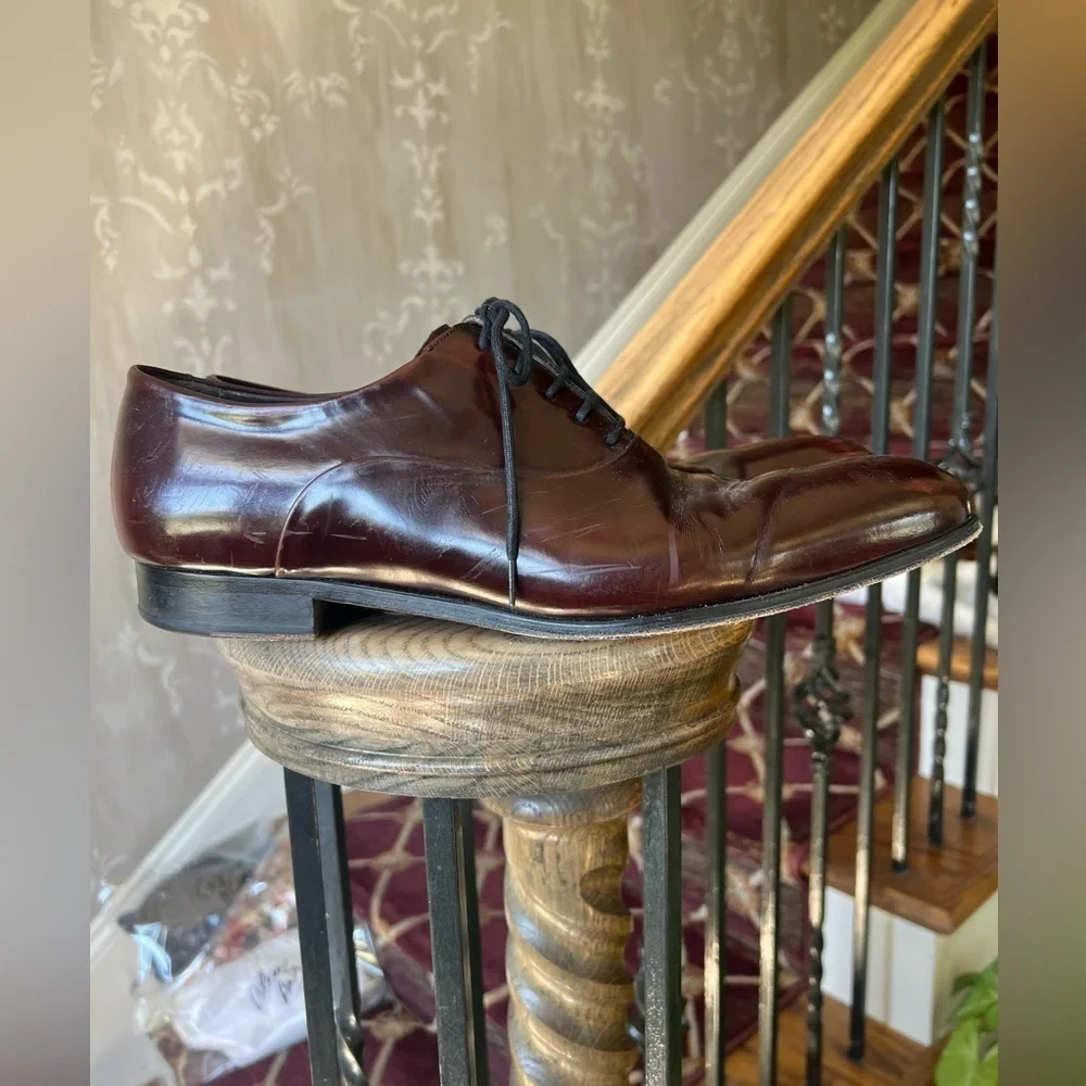 LODING men’s size 10, Oxford, Burgundy, Brown color, excellent condition